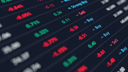 Curs valutar. Dolarul, de neoprit: a depășit pragul de 5 lei! Ce se întâmplă cu moneda euro