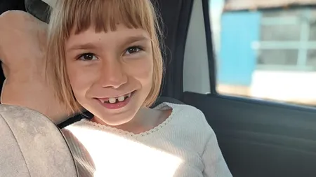 Strigăt de ajutor pentru Alexandra. De 7 ani face terapii zilnic, nu se poate bucura de viață ca alt copil de vârsta ei