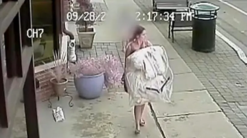 VIDEO. O femeie a fost filmată în timp ce își fura rochia de mireasă