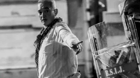 CINE este misteriosul DIRIJOR ÎN ALB de la Mitingul Diasporei din 10 august?