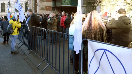 Protest în fața Ministerului Muncii! Sindicaliștii, nemulțumiți de majorarea salariului minim pe economie