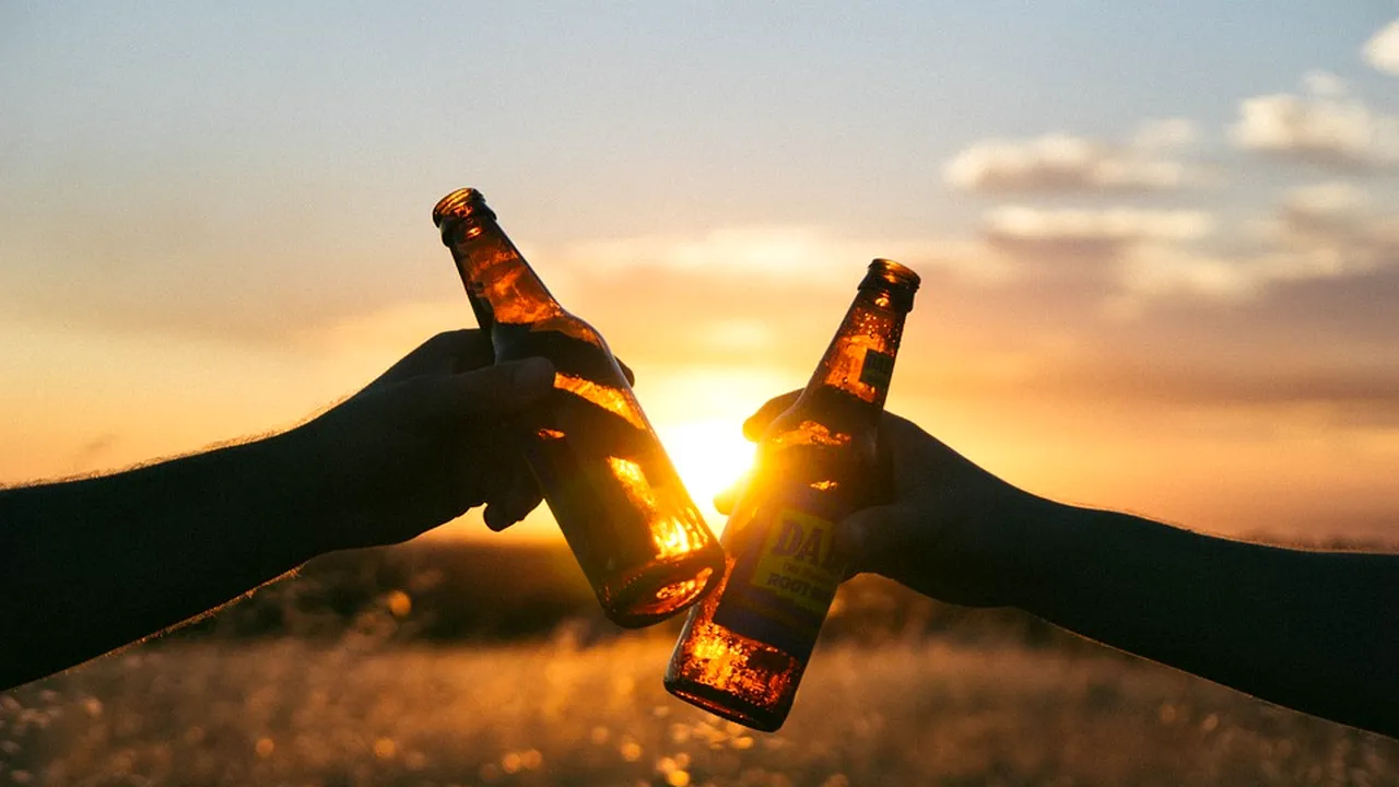 De ce unii oameni au o rezistență mai mare la alcool. Ce spun experții