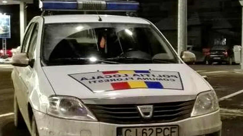 Cum au parcat polițiștii locali din Florești la un supermarket
