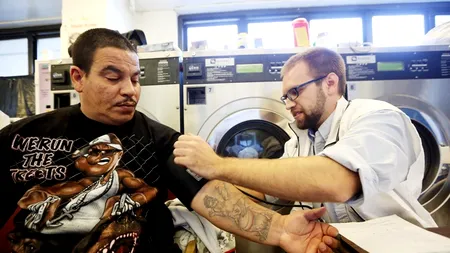 Un raport îngrijorător: 60% dintre tinerii americani seropozitivi nu știu că sunt bolnavi