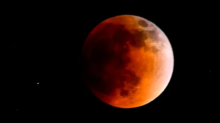 Spectacol nocturn: Luna va deveni sângerie în urma unei ECLIPSE lunare. La ce oră va putea fi admirat fenomenul din România
