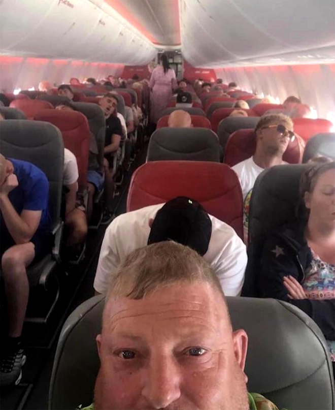 Detaliul surprinzător din această poză, realizată de un turist în avionul care a decolat din Ibiza