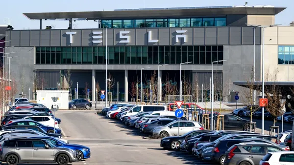 Programul Rabla Tesla. Cu ce viteză scade prețul „BOLIDULUI ELECTRIC”