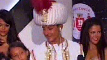 Sultanul Radu Mazăre a defilat pe un car alegoric, la Mamaia. 