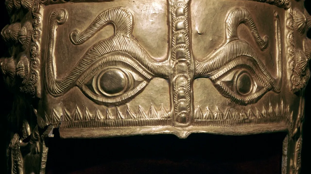 Istoria din spatele coifului dacic de la Coțofenești, unul dintre obiectele de aur FURATE de la Muzeul Drents