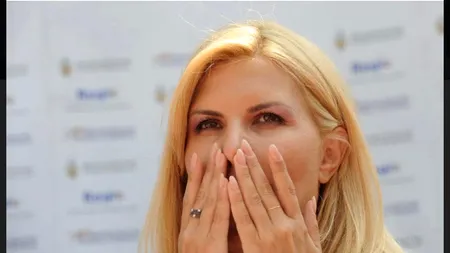 Elena Udrea scapă mamele din penitenciar de geamul despărțitor. Avocatul Poporului i-a sărit în ajutor