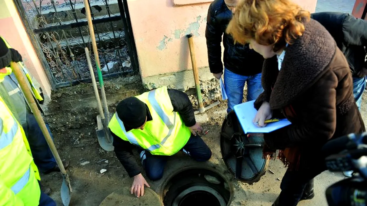 Fetița de cinci ani care a căzut într-o canalizare din Medgidia a fost scoasă, ea scăpând nevătămată