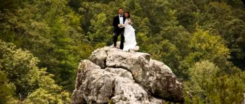 Nuntă la înălțime. De ce au ales doi tinerii să se căsătorească în vârful unui munte. GALERIE FOTO