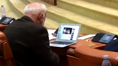 Varujan VOSGANIAN, surprins în timp ce urmărea un meci de BOX în timpul dezbaterilor pe buget

