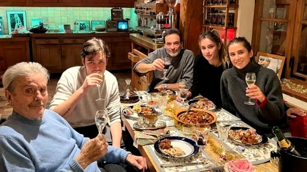 Alain Delon, tot mai slăbit. Anunțul făcut de Anthony, fiul său, după ce actorul a suferit un grav AVC, în 2019