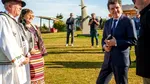 Nicușor Dan s-a semnat pe o bornă de pe Via Translivanica. Ce mesaj a lăsat președintele