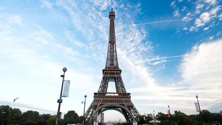 Turnul Eiffel s-a redeschis începând de vineri pentru vizitatori