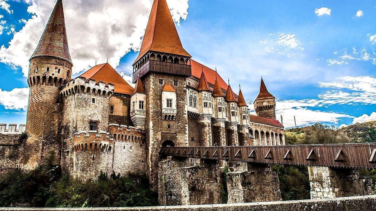 Castelul din România, în „top 10 destinații de basm din Europa”. Un loc secret îi atrage pe turiști