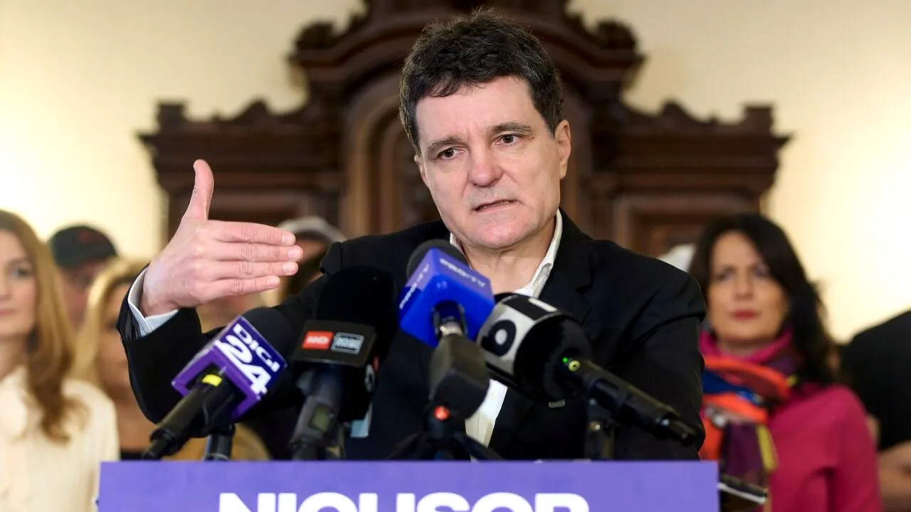 Nicușor Dan spune că nu renunță la candidatura sa pentru președinție chiar dacă președintele interimar Ilie Bolojan ar candida