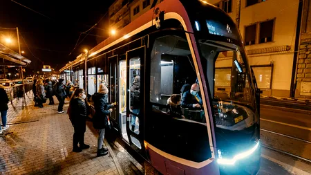 FOTO & VIDEO | Cum arată tramvaiele noi cu autonomie pe baterii care circulă din acest an în Timișoara