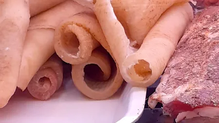 De necrezut! Cu câți lei se vinde o porție de 100 de grame de șorici la Târgul de Crăciun din București