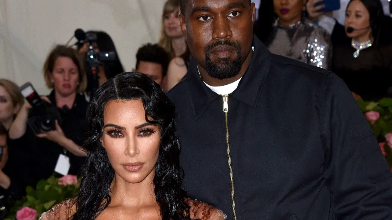 Kim Kardashian și Kanye West, părinți pentru a patra oară, cu ajutorul unei mame surogat