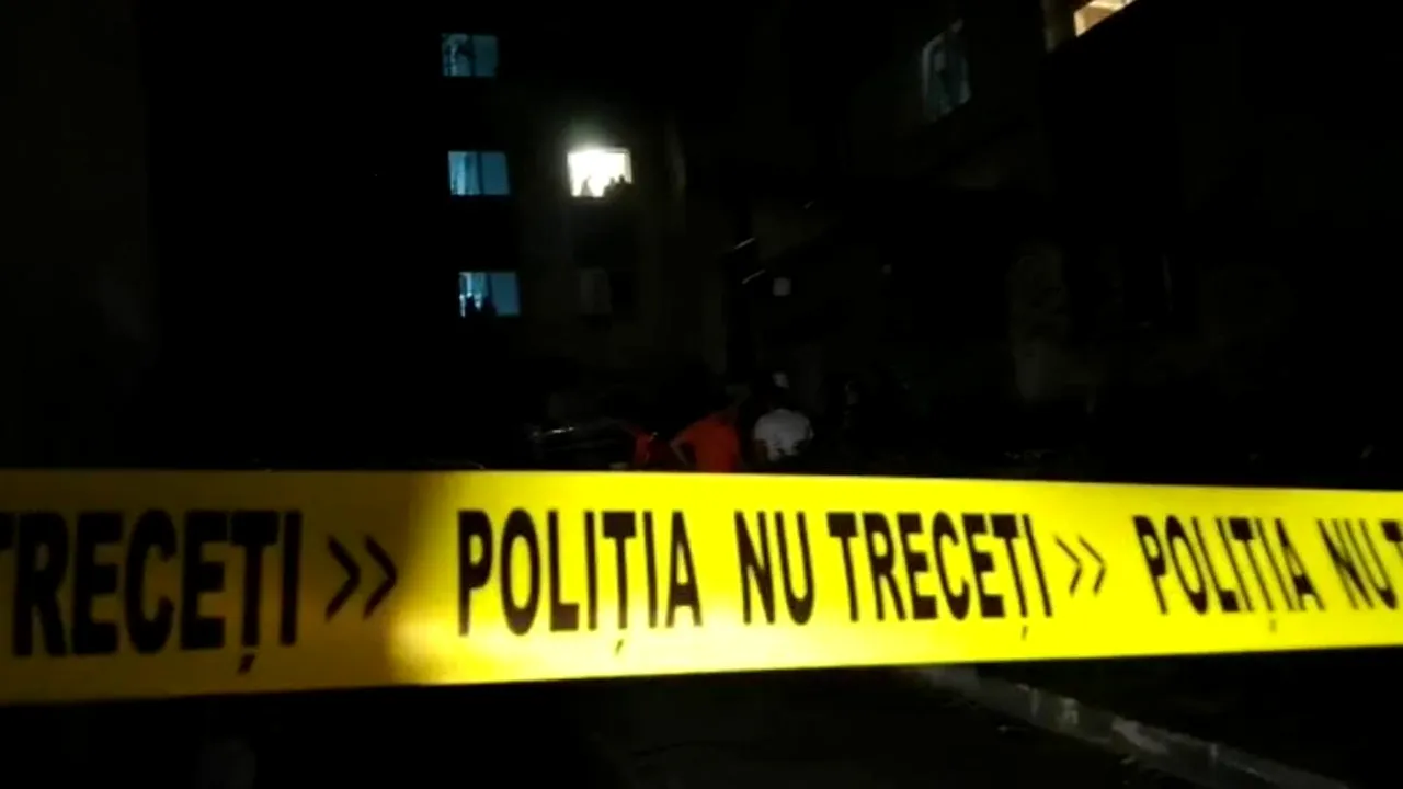 O adolescentă a căzut de la etajul 3 al unui imobil din Sectorul 5. Care sunt variantele criminaliștilor
