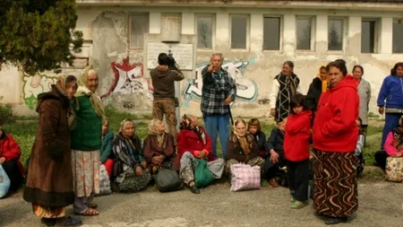 Un grup de 90 de romi expulzați dintr-o tabără de lângă Lille locuiesc în condiții precare
