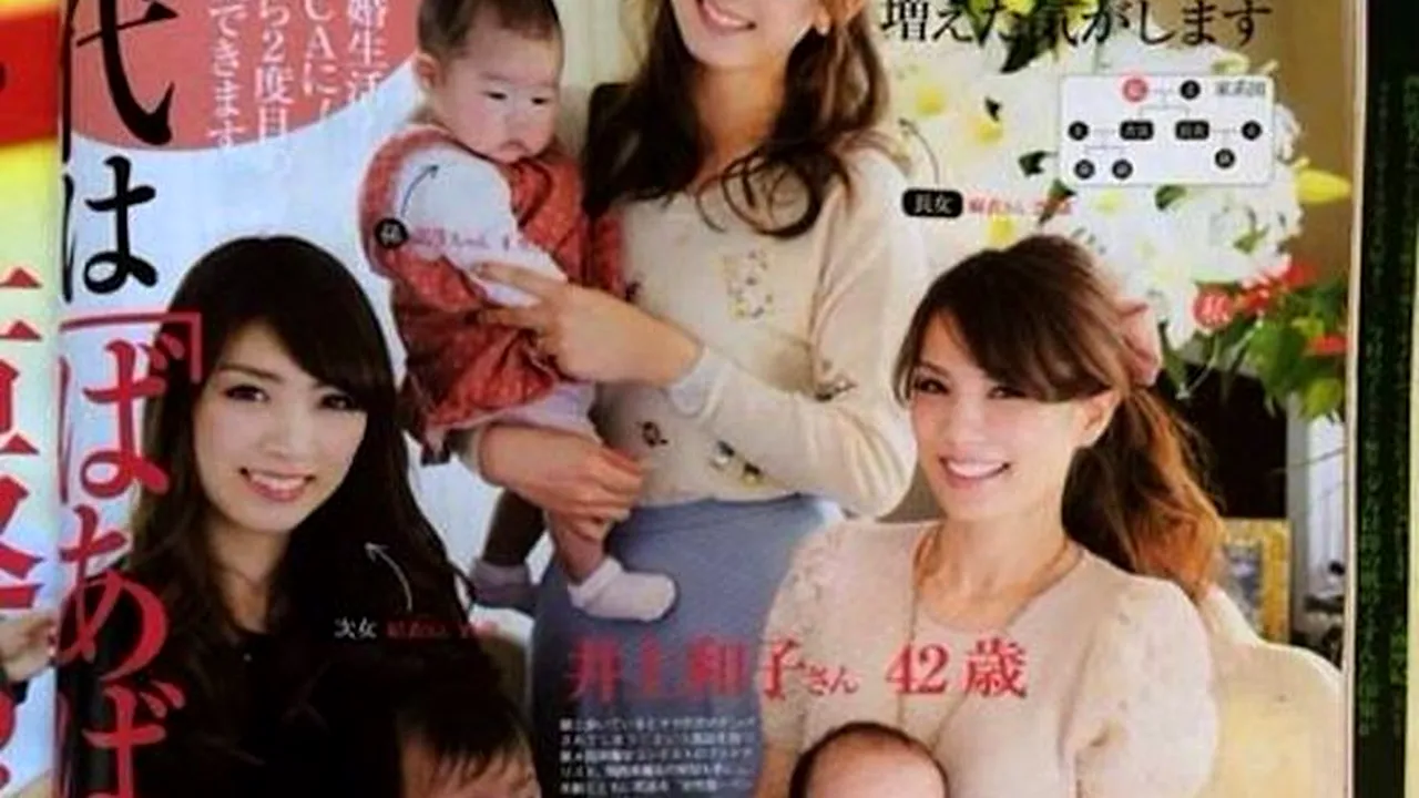 Una dintre aceste trei femei nu este mama, ci bunica copiilor