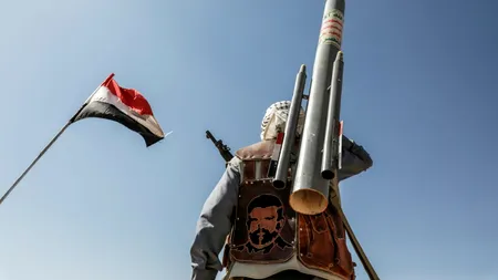 Rebelii houthi au atacat două petroliere saudite în Marea Roșie. Unul a luat foc după un atac cu rachetă
