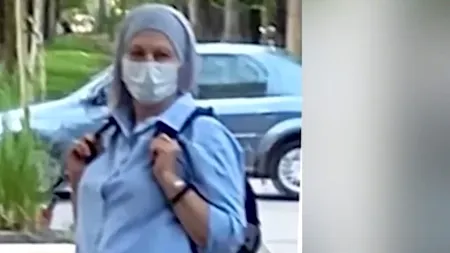 UPDATE: Poliția din Capitală caută o femeie care împinge la întâmplare oameni pe șinele de tramvai