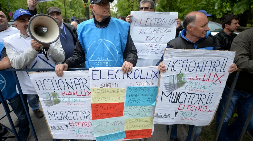 După două luni de grevă, angajații Electrolux protestează în fața Ambasadei Suediei: Vom merge la Stockholm