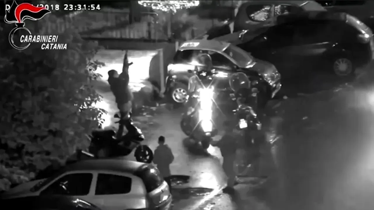 Razie în Sicilia! Clanul Santapaola-Ercolano, decimat de carabinieri: 100 de mafioți au fost arestați! - VIDEO spectaculos!