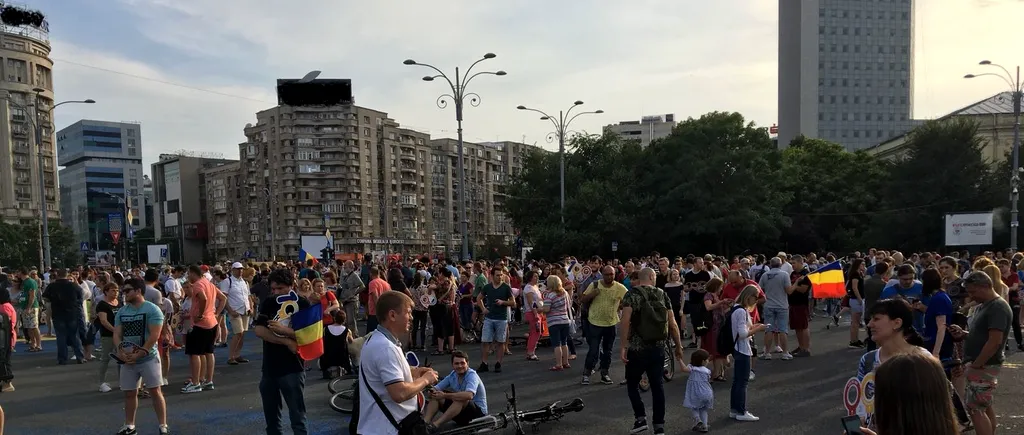 Protest #CoruptiaUcide în Piața Victoriei din București