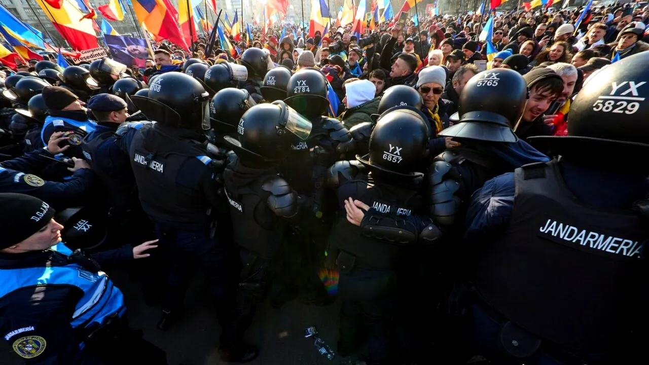 Jurnalistul care l-a intervievat pe GEORGESCU susține că autoritățile blochează accesul protestatarilor în București, dar imaginile nu sunt recente