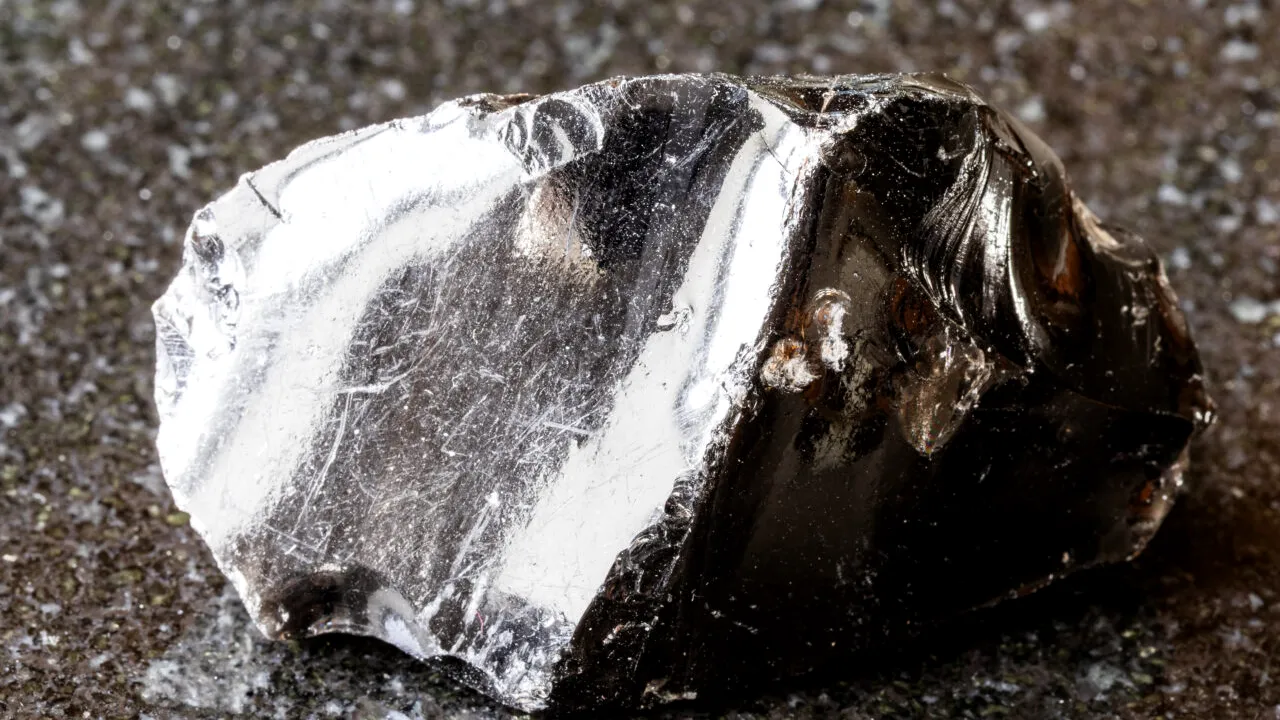 Cea mai neagră zi pentru argint din 1980. De ce s-au prăbușit aurul și argintul. Dolarul se întărește, investitorii închid poziții rapid