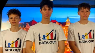 Trei olimpici de 16 ani, din Oradea, premiați de Eurostat la Competiția Europeană de Statistică. Proiectul lor a desființat cu date concrete prejudecățile despre români