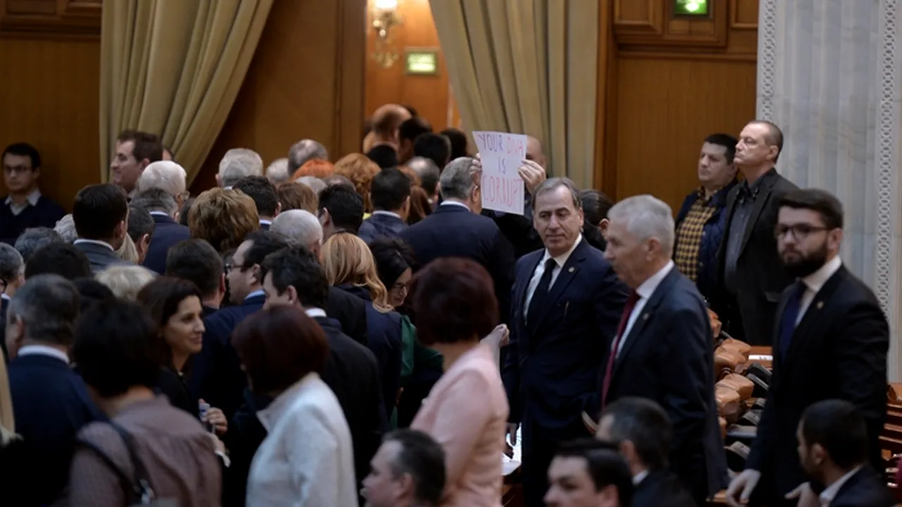 Cum motivează USR refuzul de a participa la votul pentru moțiunea de cenzură 