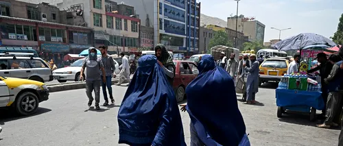 Ce spune legea pe care talibanii ar putea să o impună femeilor, după preluarea puterii: „Vocea lor nu trebuie auzită. Cele care își vopsesc unghiile, își vor pierde un deget”