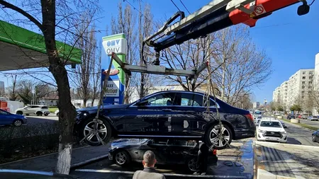 (P) Mașinile parcate pe bulevardele Sectorului 4, ridicate temporar pentru ca rigolele să fie desfundate și curățate corespunzător