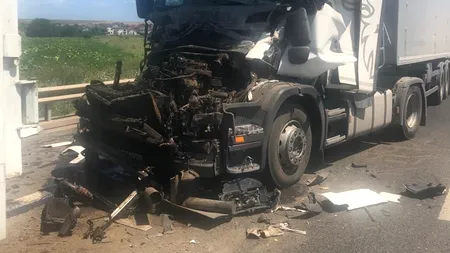 Accident rutier pe A4. Au fost implicate trei camioane. O persoană a fost rănită