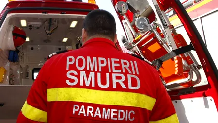 Bărbat mort după ce mașina pe care o conducea a intrat într-un cap de pod, apoi a luat foc