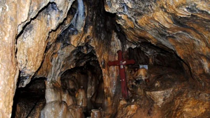 O turistă din Bacău și-a fracturat glezna după ce a căzut în Peștera Ialomiței, din Masivul Bucegi