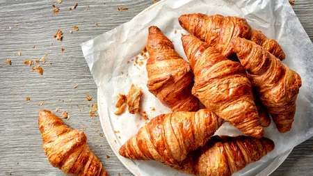 Pățania unui bărbat care nu a declarat două croissante la vama germano-elvețiană. Ce amendă a primit