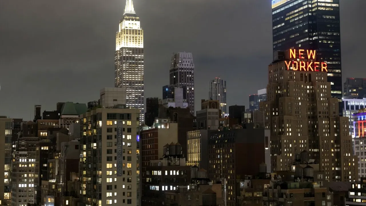 Un bărbat a locuit cinci ani la un hotel de lux din New York după ce a plătit 200 DOLARI. Acum, riscă închisoarea