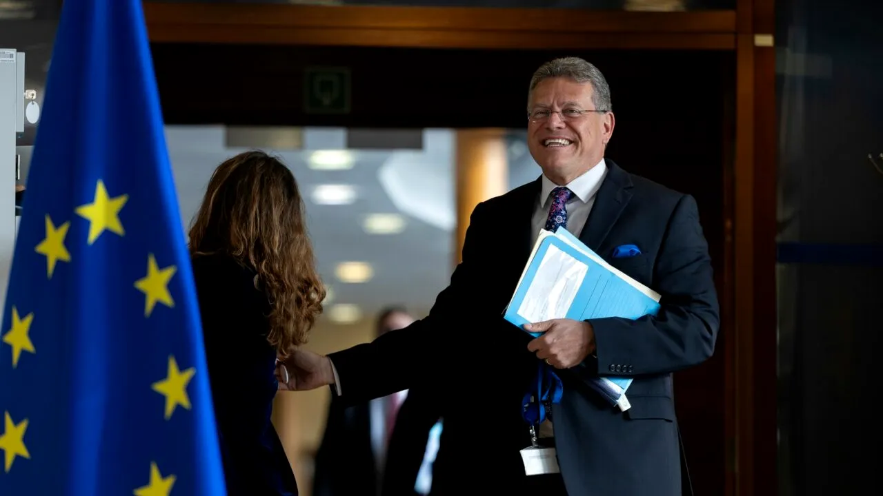 Bloomberg: UE și Statele Unite au înregistrat doar progrese SLABE în negocieri, iar Washingtonul ar putea menține taxele vamale