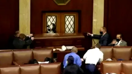 Senatorul democrat Chuck Schumer cere demiterea urgentă a lui Donald Trump