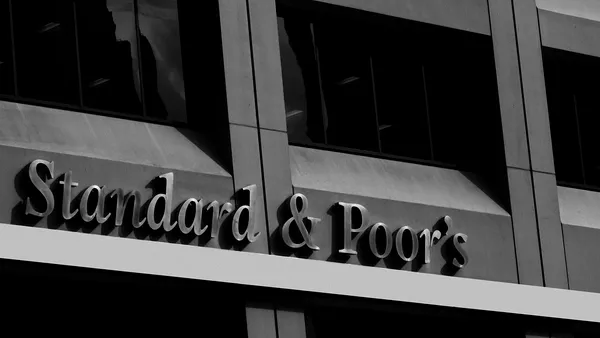 Agenția de rating S&P Global avertizează că ar putea reduce ratingul României dacă impasul guvernamental se prelungește