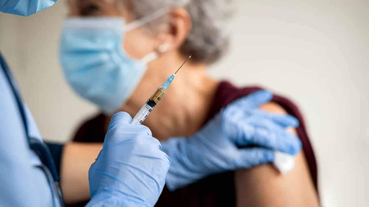 BREAKING. Vaccinarea populaţiei ar putea deveni obligatorie