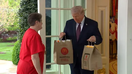 Donald Trump a primit o comandă de la McDonald’s la Casa Albă și a transformat momentul într-un show politic. Ce bacșiș generos a lăsat președintele