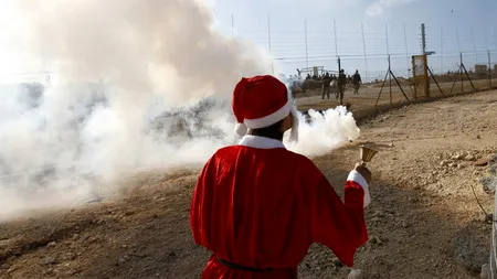 Patru bărbați costumați în Moș Crăciun au jefuit un magazin de bijuterii în Albania